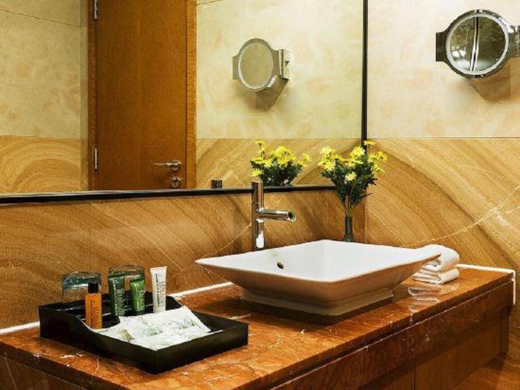 Royal Duke Cherrabah Hotel Zhongshan Zhongshan  Exterior photo